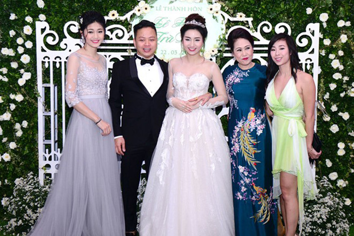 Với nhan sắc xinh đẹp như hot girl, Thanh Tú từng gây chú ý trong đám cưới của chị gái diễn ra vào tháng 3/2016. (Ảnh: Zing)