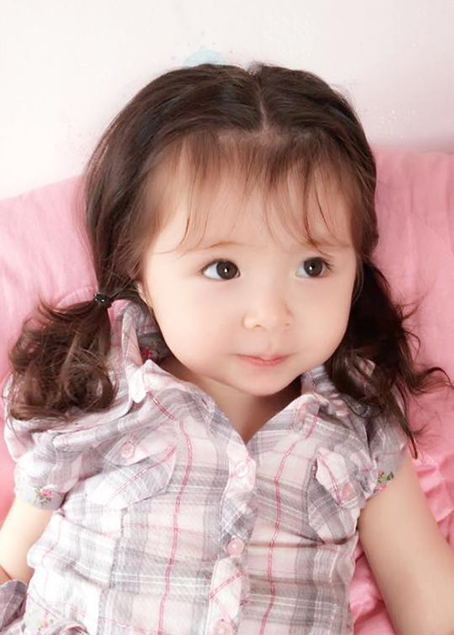 Sở hữu vẻ ngoài lai Tây đáng yêu, con gái Elly Trần là một trong nhóc tì sao Việt được yêu thích nhất trên mạng xã hội.