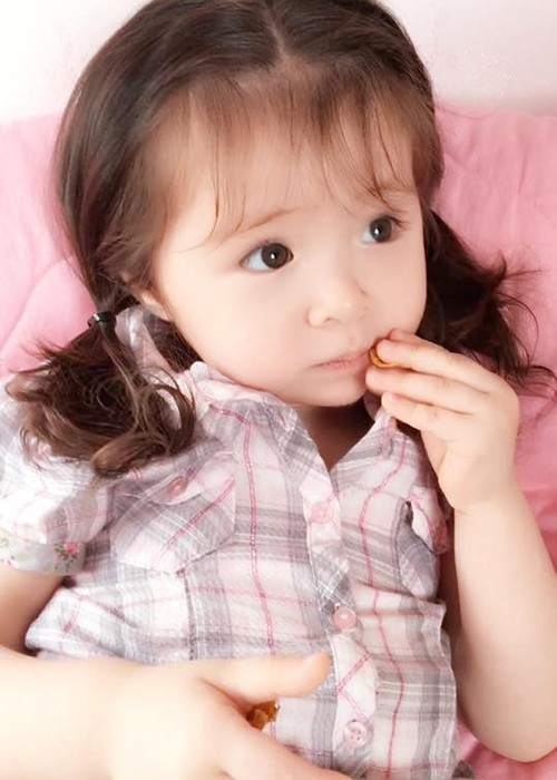 Vừa qua, Mộc Trà gây sốt với loạt ảnh thi tốt nghiệp môn bơi. Cô bé được khen ngợi có khả năng bơi chuyên nghiệp.
