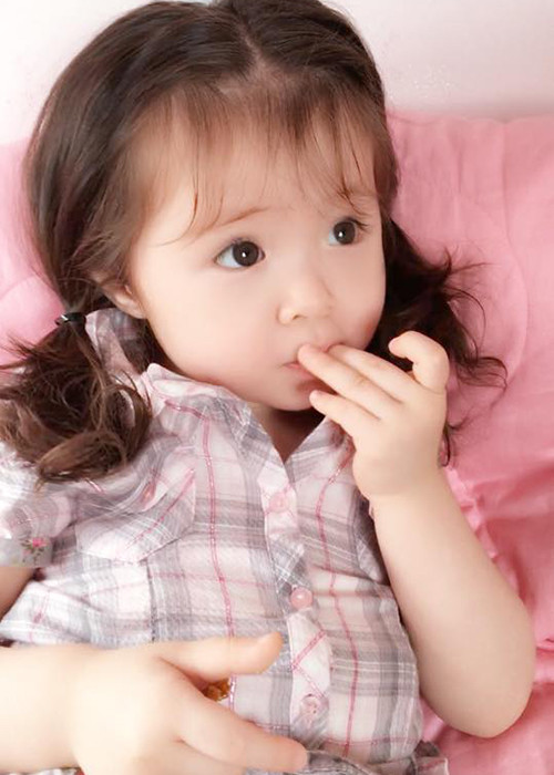 Cô nhóc hiện đã được 2 tuổi và ngày càng xinh xắn, dễ thương.