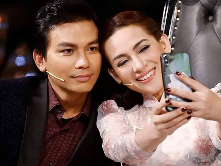 Mạnh Quỳnh - Phi Nhung là cặp song ca ăn ý trong nhiều năm qua. Đối với Mạnh Quỳnh, Phi Nhung không chỉ là tri kỷ mà còn là bà mai của anh và vợ.
