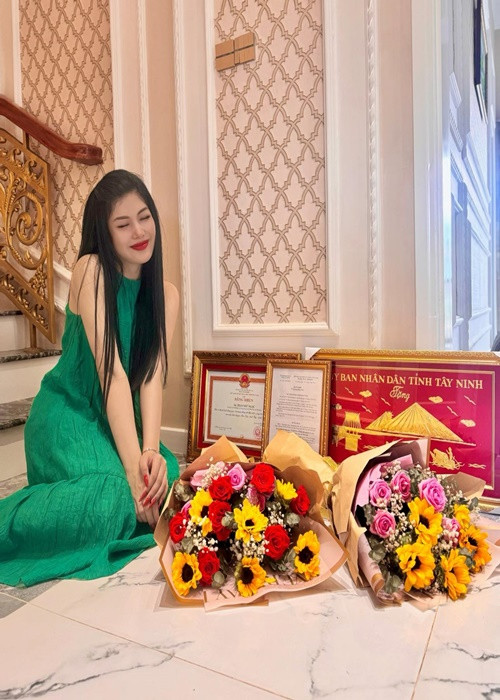 Nữ ca sĩ xây được biệt thự 70 tỷ sau 6 năm chăm chỉ làm việc.
