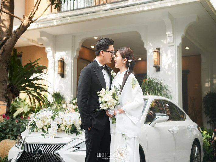 Chú rể dùng xe sang đón Ngọc Huyền về dinh. Ảnh: Lê Chí Linh.