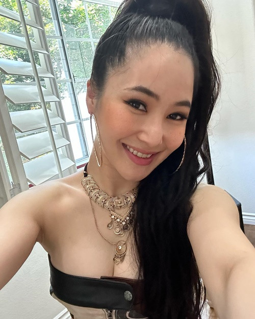 Năm 2019, đang thăng hoa trong sự nghiệp, Hương Tràm khiến fan "sốc toàn tập" khi bất ngờ tuyên bố tạm dừng sự nghiệp ca hát để sang Mỹ du học.