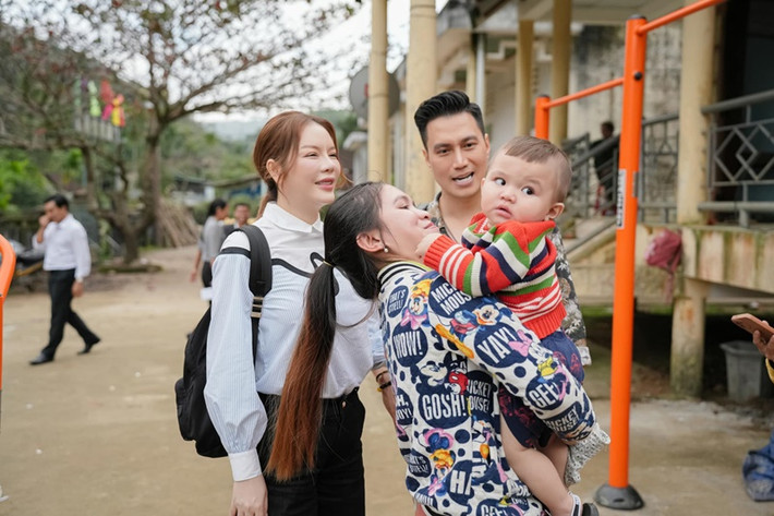 Gần đây, nữ diễn viên hội ngộ người tình màn ảnh một thời Việt Anh sau 6 năm chưa gặp lại.