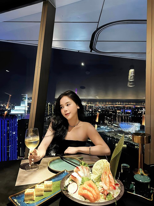 Cô có cuộc sống khá sang chảnh. Ảnh: FBNV.