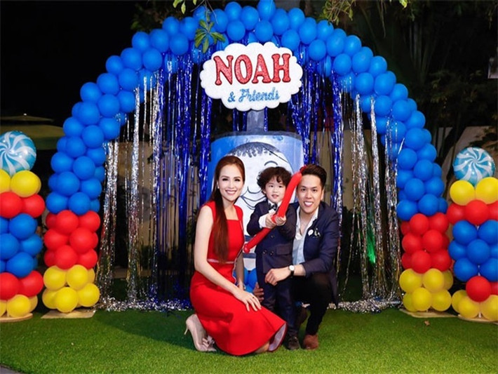Diễm Hương và Quang Huy kết hôn vào năm 2015. Từ năm 2017, tin đồn Diễm Hương ly hôn liên tục rộ lên.