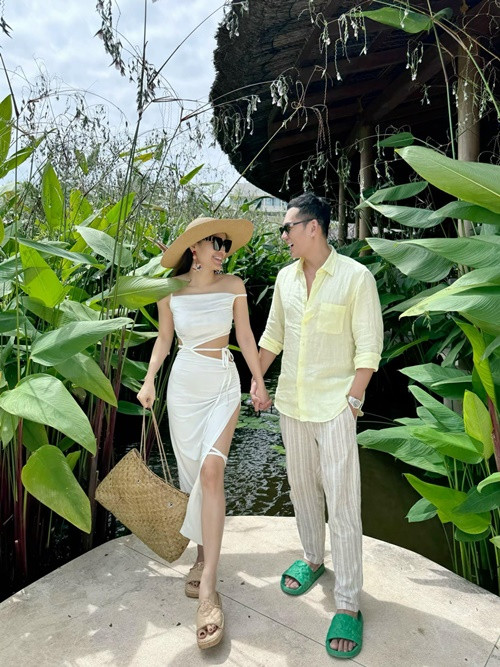 Phương Trinh Jolie và Lý Bình tổ chức đám cưới vào năm 2022. Trước khi đến với Lý Bình, Phương Trinh Jolie có một cô con gái tên Mia.