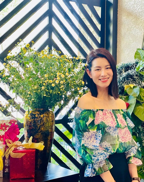 Huyền Trang trẻ trung, gợi cảm ở đời thường.