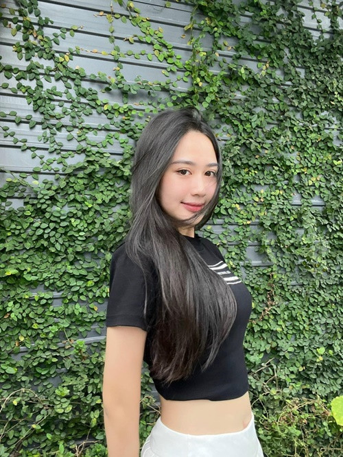 Kim Ngân sở hữu gương mặt ưa nhìn cùng vóc dáng cao ráo, gợi cảm.