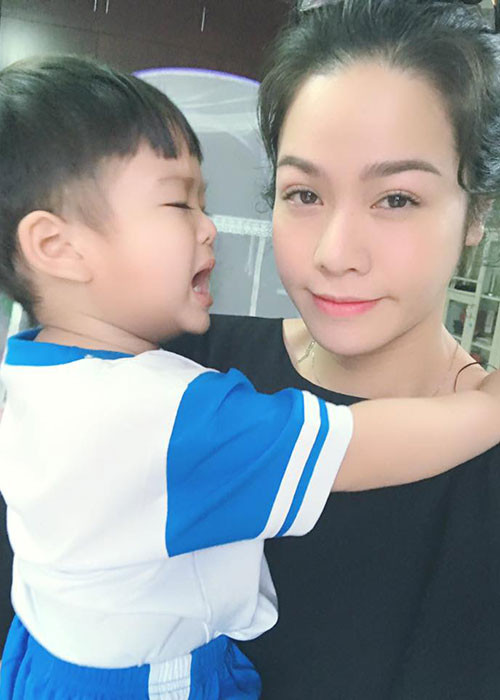 Bé Putin càng lớn càng đáng yêu. Nhật Kim Anh tâm sự con trai từng lạnh lùng với cô bởi hai mẹ con ít có thời gian bên nhau do cô thường xuyên đi diễn.