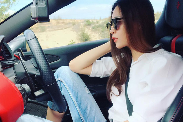 Đàm Thu Trang bày tỏ cảm xúc vui vẻ khi cập nhật hình ảnh mới nhất trên trang cá nhân.