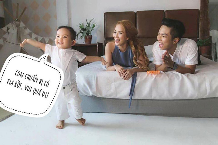 Khánh Thi - Phan Hiển chênh lệch nhau đến 12 tuổi. Sau nhiều sóng gió, cặp đôi thầy trò tận hưởng bình yên bên con trai Kubi và đứa con thứ 2 sẽ chào đời trong năm 2018.