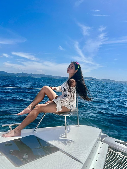 Hình ảnh hot girl Thủy Top sau khi cô rời xa showbiz vẫn gây chú ý.