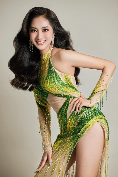 Chân dài chia sẻ trên Tiền Phong, cô từng tự ti vì làn da nhưng sau đó thấy đây là khác biệt giúp cô nổi bật giữa đám đông.