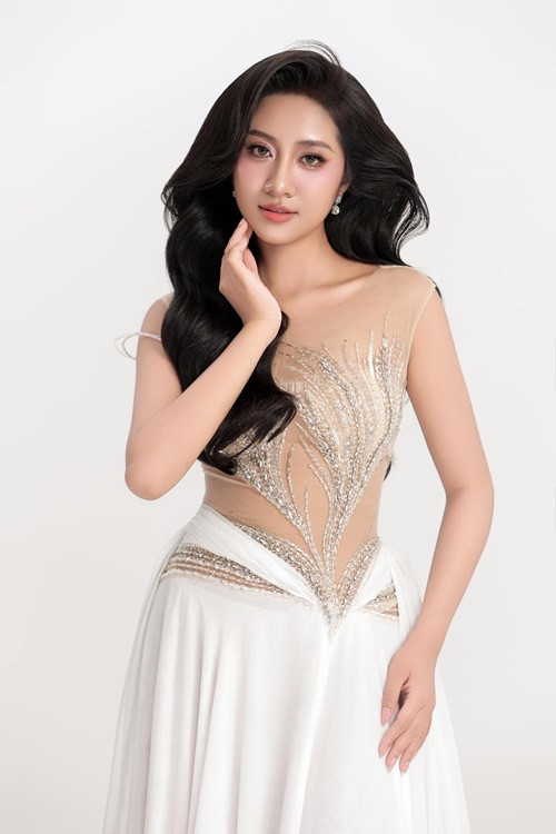 Trúc Linh sở hữu làn da nâu khoẻ khoắn.