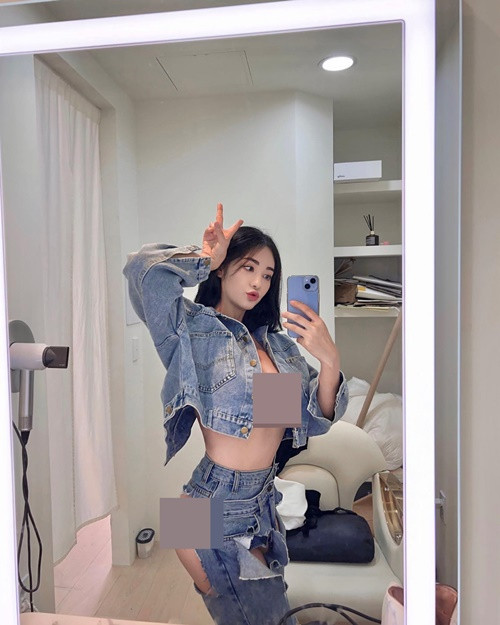 Hot girl Choi Harin khá nổi tiếng trên cộng đồng mạng xứ Hàn. Cô nàng được chú ý bởi vòng một "khủng".