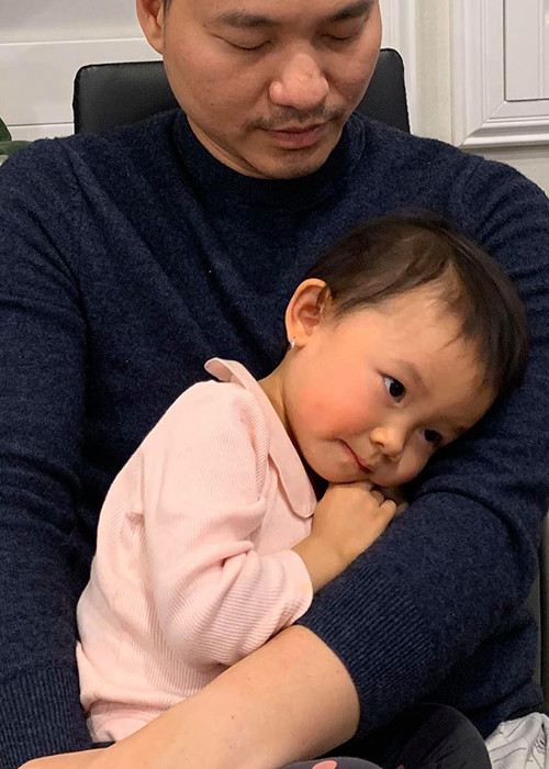 Con gái của cựu thành viên AC&M xinh xắn, đáng yêu.