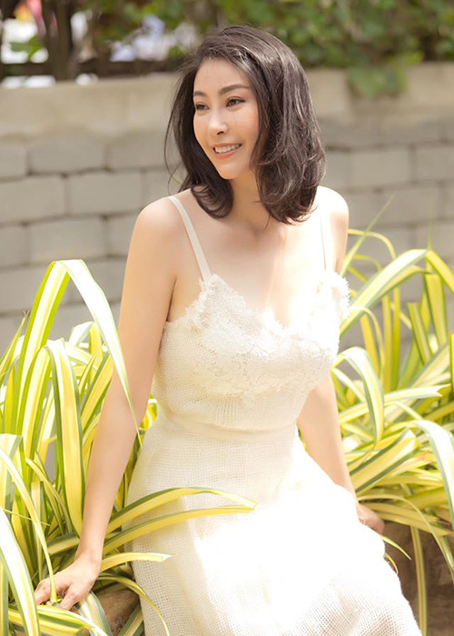 Hà Kiều Anh sinh năm 1976, là hoa hậu đăng quang ở độ tuổi trẻ nhất trong lịch sử cuộc thi Hoa hậu Việt Nam. Lúc giành vương miện, cô mới 16 tuổi.