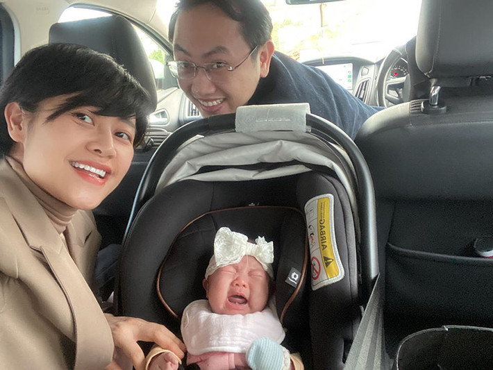 Phí Linh khoe khoảnh khắc con gái òa khóc khi ra ngoài.