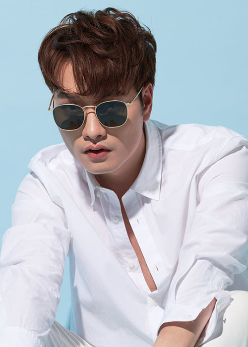 Trọng Lân khẳng định anh đã sống được bằng nghề. Ngoài tiền lương ở Nhà hát Kịch Hà Nội, anh đi đóng phim. Ngoài ra, nhờ hiệu ứng phim nam diễn viên được mời chụp hình, dự event, quảng cáo.