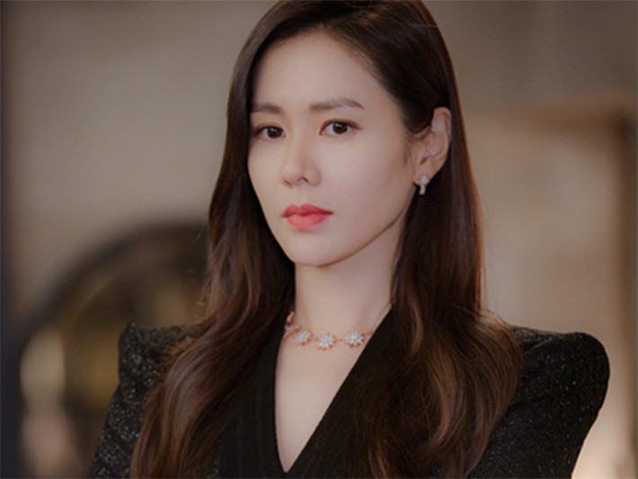 Nữ diễn viên phim “Hạ cánh nơi anh” chia sẻ thêm: "Tôi hy vọng rằng sự đóng góp của tôi có thể phần nào trợ giúp thiết thực cho những người có thu nhập thấp, những người đang rất cần sự giúp đỡ hơn bao giờ hết, cũng như hỗ trợ điều trị và phòng ngừa Covid-19”.