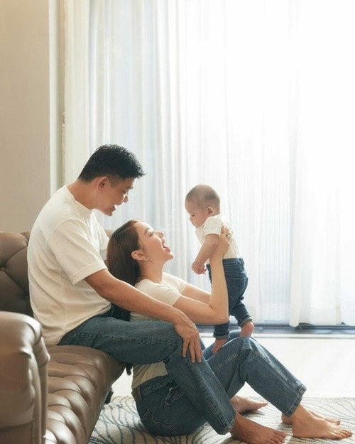 Doanh nhân Nguyễn Quốc Bảo cũng giỏi kiếm tiền. Anh là phó tổng giám đốc của một công ty dệt may lớn ở Long An. Ảnh: FB Minh Hằng.