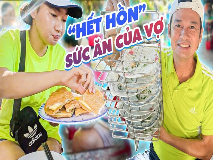 Tiết Cương không ngại "dìm hàng" vợ. Nam diễn viên từng đăng tải clip tiết lộ Ngọc Thưởng ăn hết 10 đĩa bánh ướt.