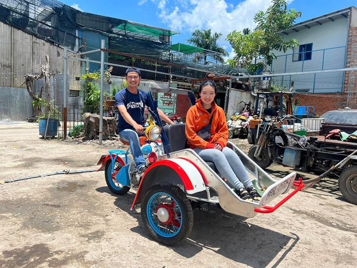 Vợ Tiết Cương không hoạt động nghệ thuật. Cô là fan của chồng nhiều năm qua.