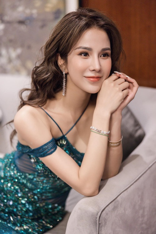 Bà mẹ ba con livestream bán hàng bắt đầu từ tháng 3/2023. Cô có thể nói liên tục trong 5 tiếng đồng hồ.