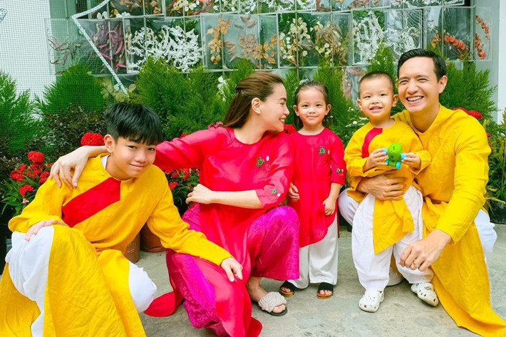 Các thành viên trong gia đình Hà Hồ - Kim Lý đều có nét đẹp nổi bật.