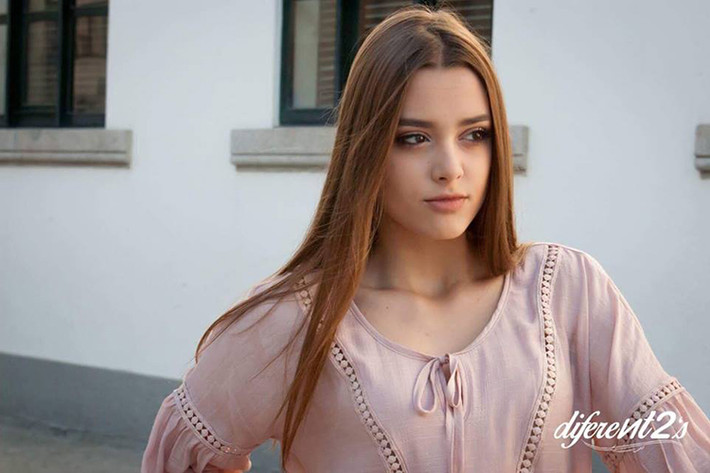 Đối thủ của H'hen Niê, Phương Khánh và Minh Tú từng đăng quang cuộc thi Miss Queen Portugal 2017.