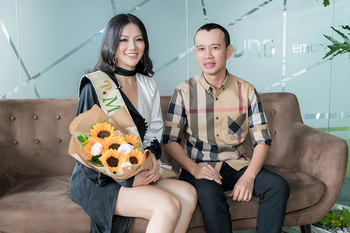 Trên Dân Việt, Phúc Nguyễn - người đại diện cho công ty chọn, cử Phương Khánh đi thi Hoa hậu Trái đất 2018 cho hay, thỏa thuận duy nhất giữa công ty và Phương Khánh là sau khi đi thi về, cô có trách nhiệm xuất hiện 15 lần trong các sự kiện của công ty. Ảnh: Zing