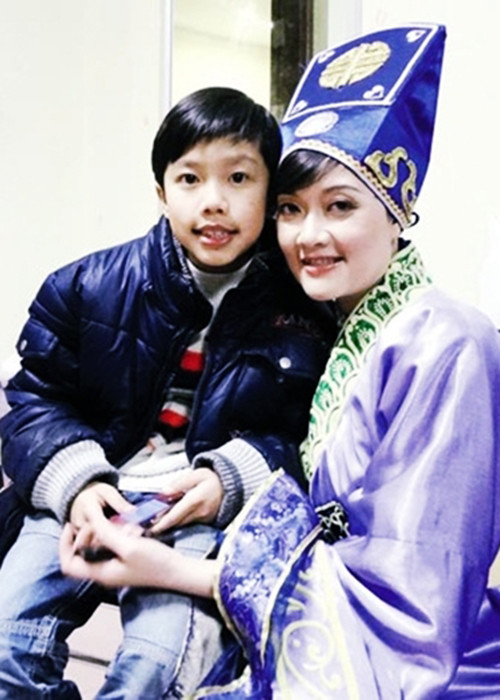 Vân Dung kết hôn và sinh con vào năm 2001. Con trai của nữ nghệ sĩ hài tên thật là Long Vũ, tên thân mật là Nhím. Ảnh: Khám phá