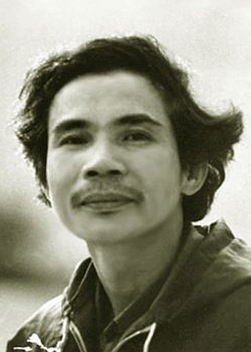Cố nhạc sĩ sinh năm 1947, có gia đình nội ở Nghệ An, mẹ gốc Hà Tĩnh.