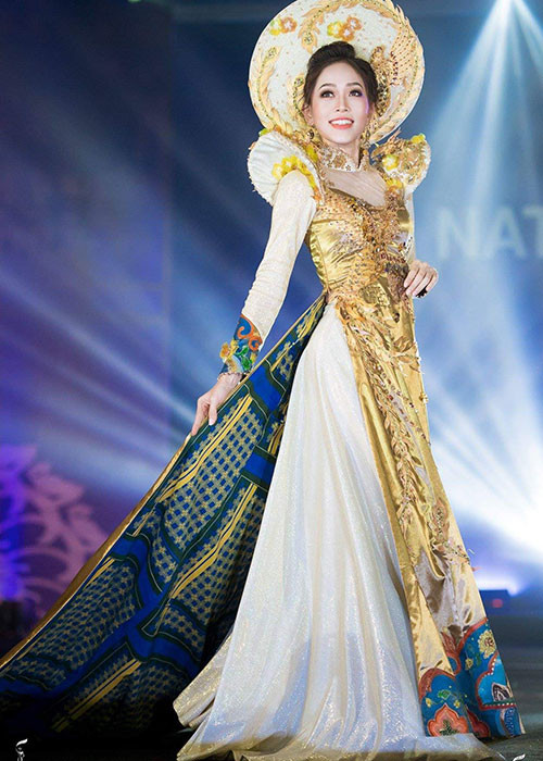 Phương Nga hiện được cư dân mạng quê nhà ủng hộ như vũ bão. Hiện, cô lọt top 20 trang phục dân tộc.