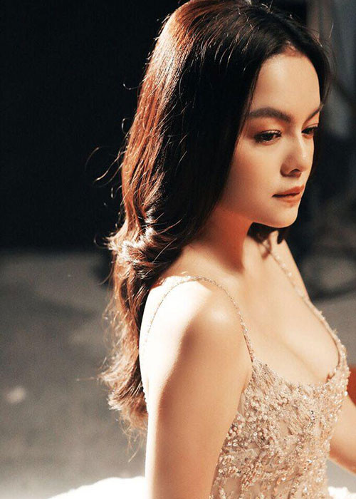 Trở lại với âm nhạc với hình ảnh gợi cảm hơn xưa, Phạm Quỳnh Anh minh chứng cho câu nói "phụ nữ đẹp nhất khi không thuộc về ai".