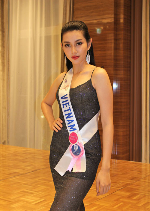 Đại diện Việt Nam đang cạnh tranh vương miện cùng 76 người đẹp đến từ khắp nơi trên thế giới.