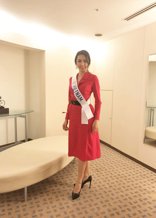Thùy Tiên khá đầu tư cho trang phục. Cô thường chọn các thiết kế thanh lịch phù hợp với tiêu chí cuộc thi.