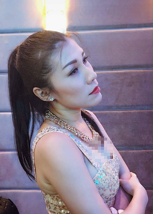 Trên trang cá nhân, Ivy Trần tự giới thiệu là "thánh nữ bolero dance", ca sĩ tự do.