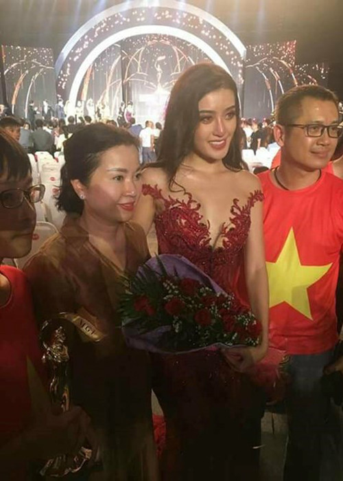 Bị trượt top 5 Hoa hậu Hòa bình Thế giới 2017, Huyền My gửi lời xin lỗi khán giả. Ở hậu trường chung kết, người đẹp còn khóc nức nở vì thất vọng và tiếc nuối bởi cô đã cố gắng rất nhiều. Ảnh: FBNV