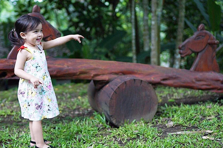 Kể từ khi xuất hiện cho đến nay, con gái của mỹ nhân đẹp nhất Philippines vẫn được nhiều cư dân mạng yêu mến.