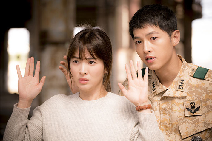 Song Hye Kyo và Song Joong Ki được cho là nảy sinh tình cảm trên phim trường "Hậu duệ mặt trời" khởi quay vào năm 2015 nhưng đến năm 2016 phim mới lên sóng. Ảnh: Topstarnews
