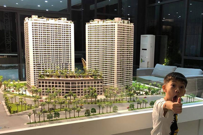 Con trai Cường Đô la - Hồ Ngọc Hà theo bố đến công ty.