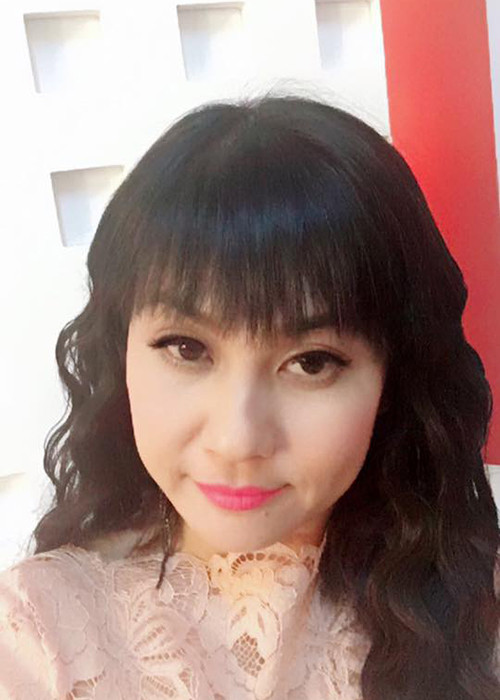 Con trai bị ốm, nằm bệnh viện nhưng Cát Phượng vẫn phải đi quay hình vì không thay đổi được lịch trình. May thay, Thái Hòa đã ở bên bé nên nữ diễn viên cảm thấy yên tâm hơn.