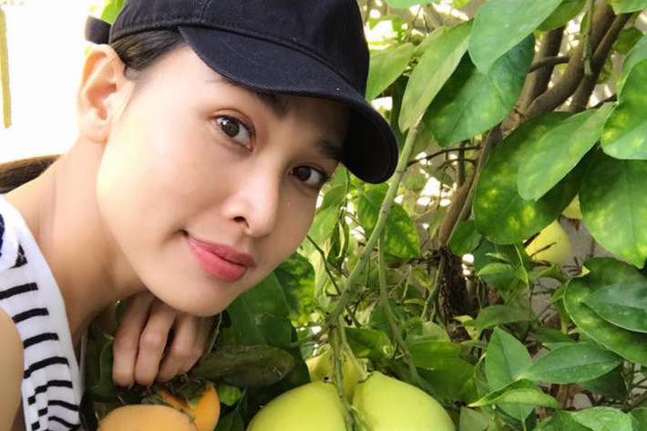 Dương Mỹ Linh đến thăm vườn trái cây của một người bạn ở Mỹ.