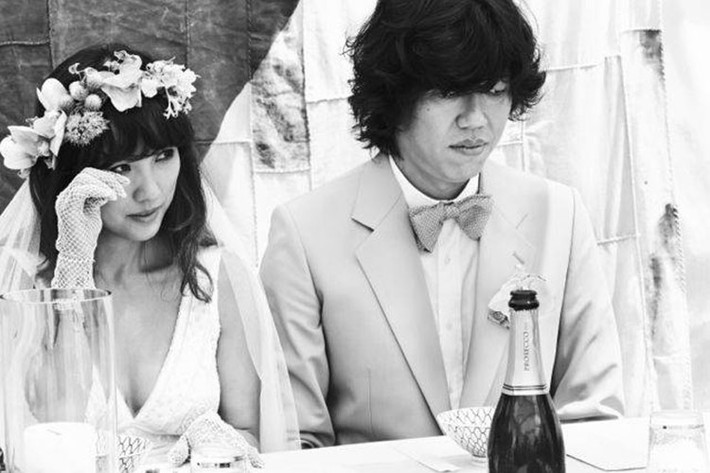 Truyền thông Hàn Quốc cho hay, đám cưới của cặp đôi Lee Hyori và Lee Sang Soon chỉ có sự tham gia của người thân và một số ít bạn bè. Một năm sau đám cưới, Lee Hyori mới chia sẻ hình ảnh ngày trọng đại của mình với fans. Ảnh: Allkpop