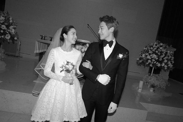 Số lượng khách mời của đám cưới Bi Rain - Kim Tae Hee chỉ khoảng 10 người gồm những người bạn thân thiết của cả hai như: Honey Lee, Park Jin Young, Psy, Park Joon Hyung... Ngoài ra, rất ít hình ảnh hôn lễ được chia sẻ bởi truyền thông không được tác nghiệp. Ảnh: Nate