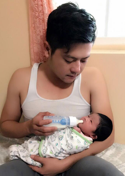 Diễn viên Hoàng Anh trở thành ông bố bỉm sữa sau khi vợ sinh con gái.