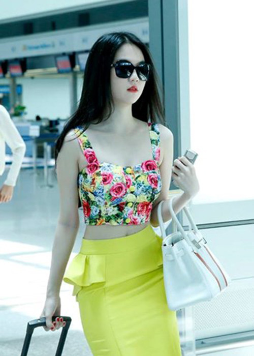 Nữ diễn viên phim “Vòng eo 56” khiến người đối diện không thể rời mắt nhờ phong cách thời trang sân bay nổi bật cùng nhan sắc xinh đẹp.